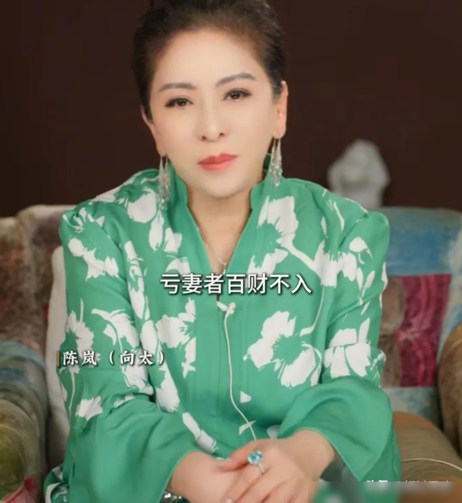 亲手给老公包里塞避孕套，向太撕烂了豪门婚姻的遮羞布。结婚46年，俩人其实早分房睡了十几年。向太立下的