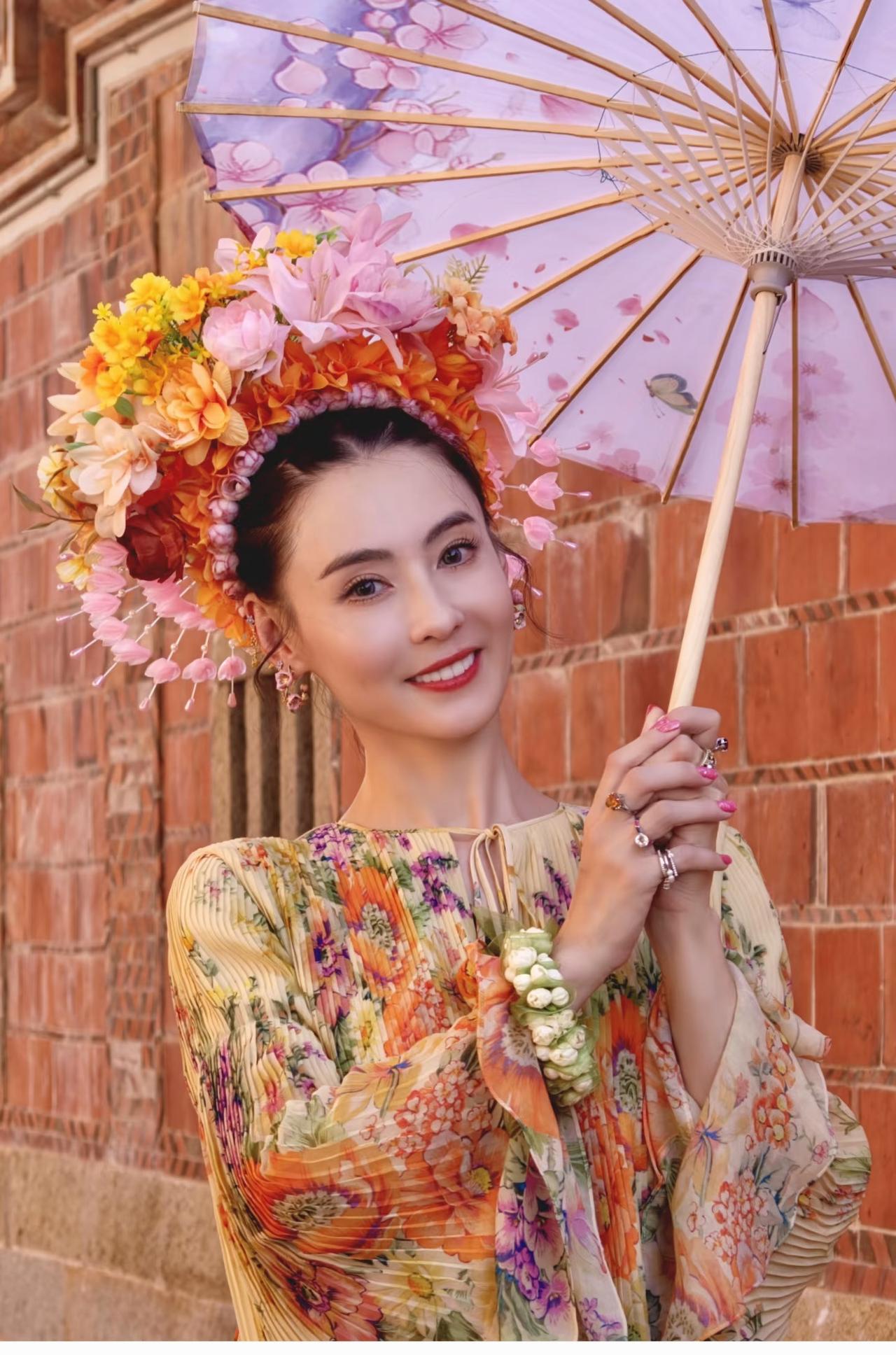 张柏芝被夸疯了，不是新作品获得高热度，也不是拿下高端商务代言，而是因为15岁