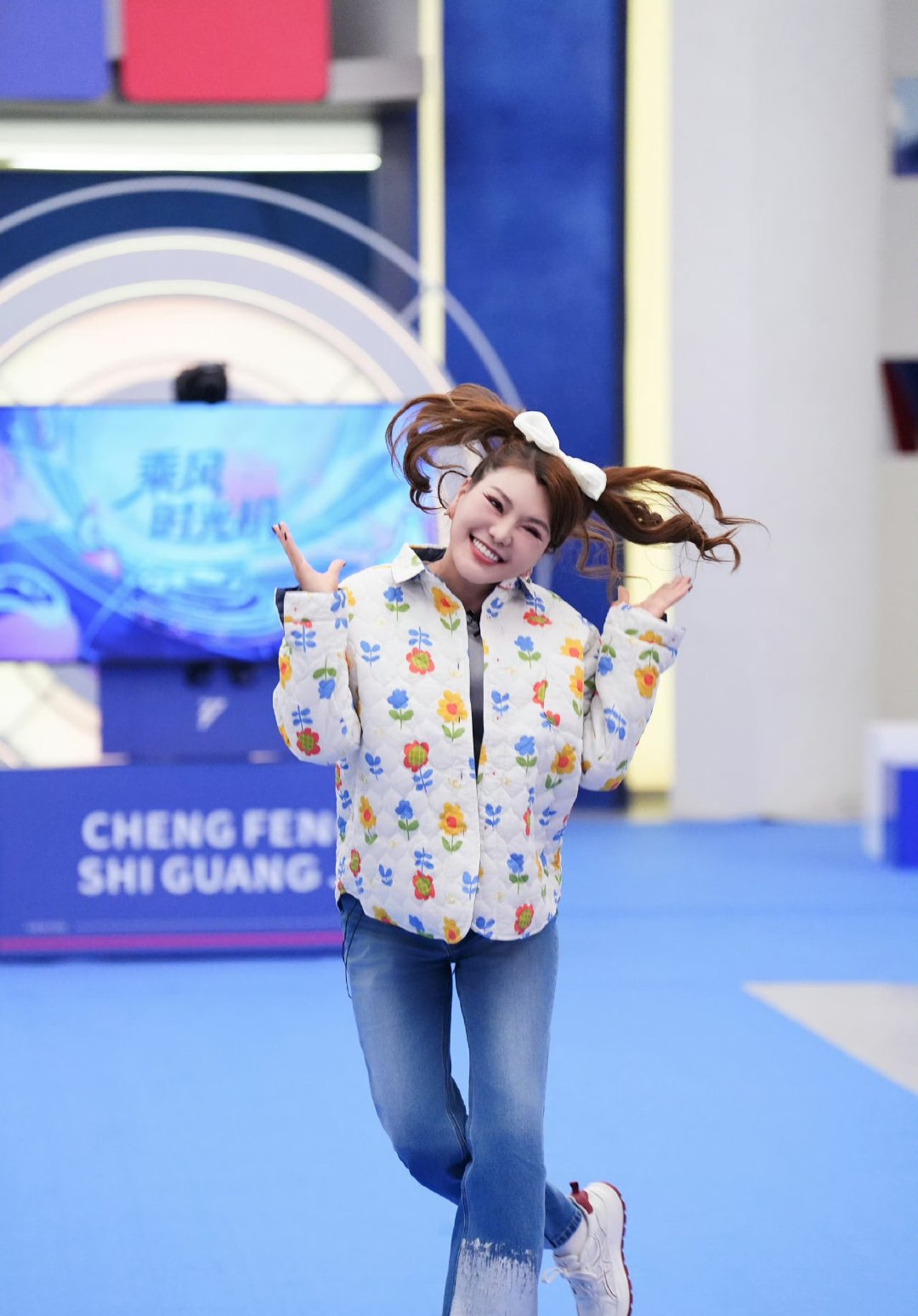 乌兰图雅民族流行歌者乌兰图雅盘核桃解压别人解压靠听歌散步，乌兰图雅解压靠盘核桃