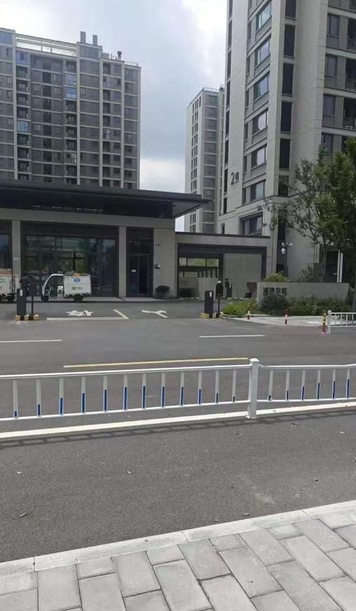 浙江杭州，女子结婚后户口一直留在娘家，孩子也跟着落户在外公家，娘家拆迁的时候，她