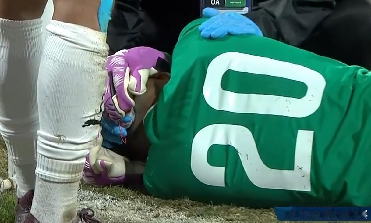 文莱守门员弄巧成拙。11月26日，男足U17亚洲杯预选赛中国队对文莱。文莱守