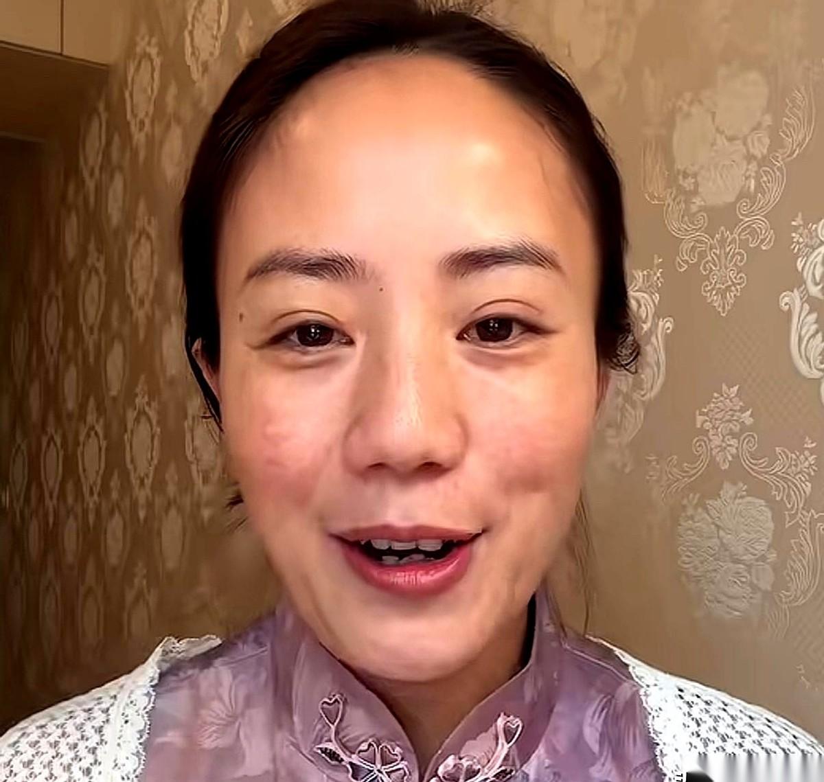 最扎心的是什么？是她说，感觉小儿子快不认识自己了。妈呀，这句话从一个当妈的嘴