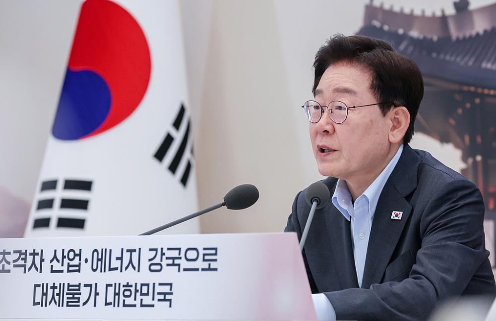 韩国政府审议通过《刑事诉讼法》修正案，全面取消检察机关直接侦查权。这意味着，延续