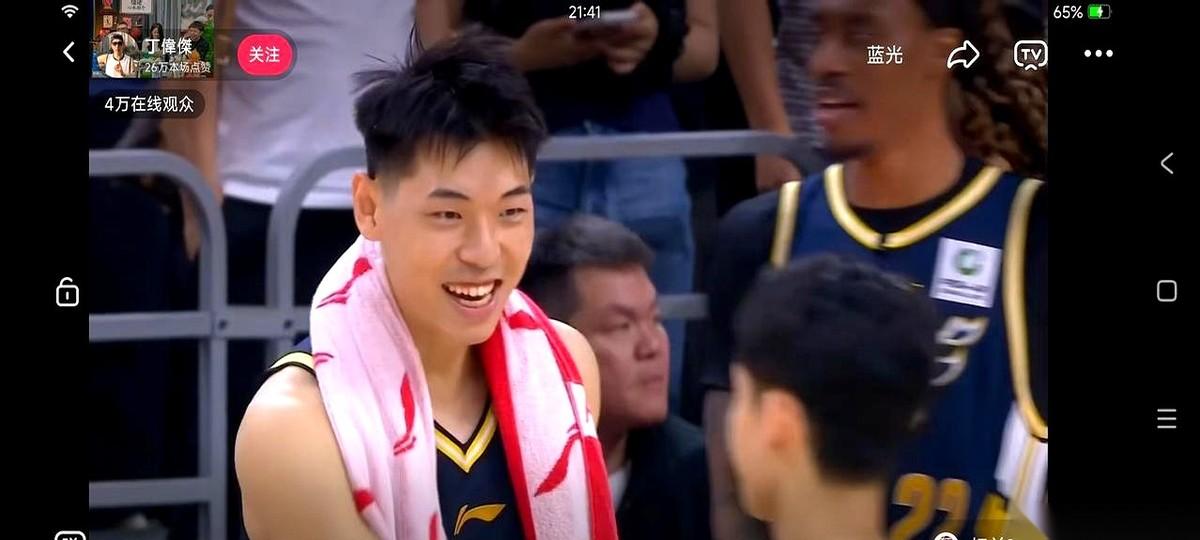 我跟你说个恐怖故事啊……今晚广东要是真输给了四川，那可就不是一场比赛的事儿了。