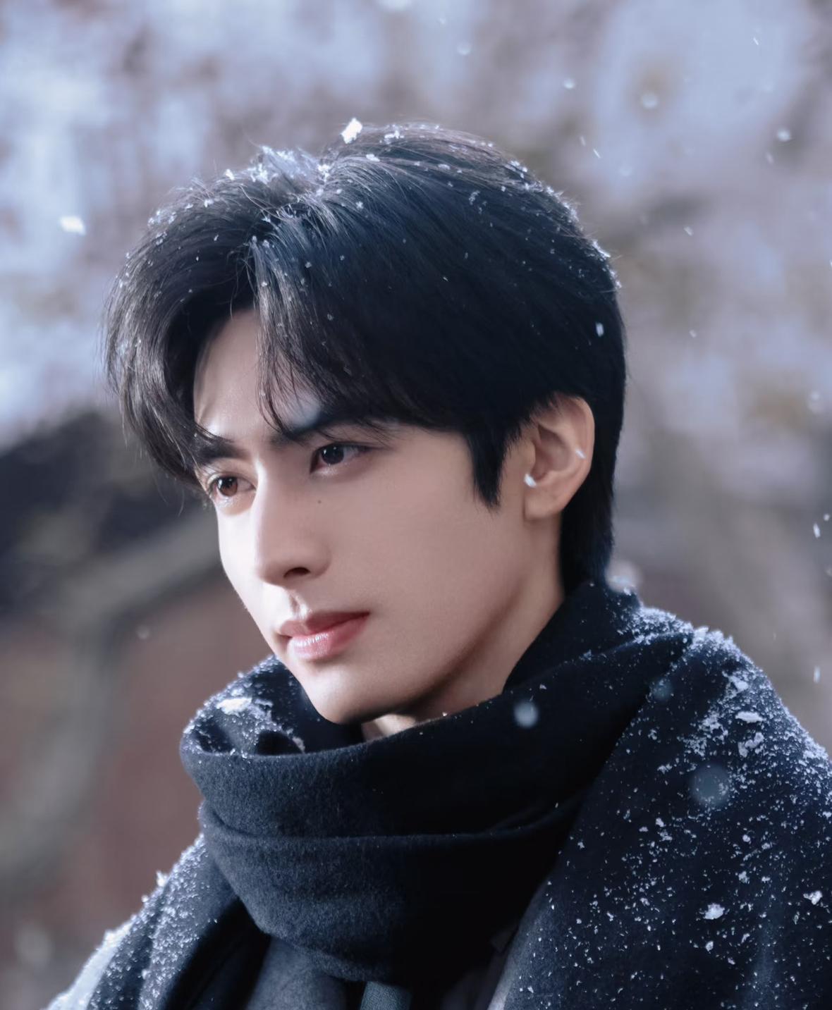 宋威龙没有成为内娱顶流男明星，原因很简单，不是因为他长得丑，也不是因为他没