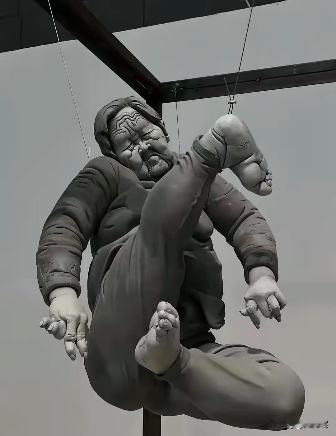 中央美术学院2026年研究生毕业作品展，这组雕塑作品非常的荒诞怪异，看完之后给人