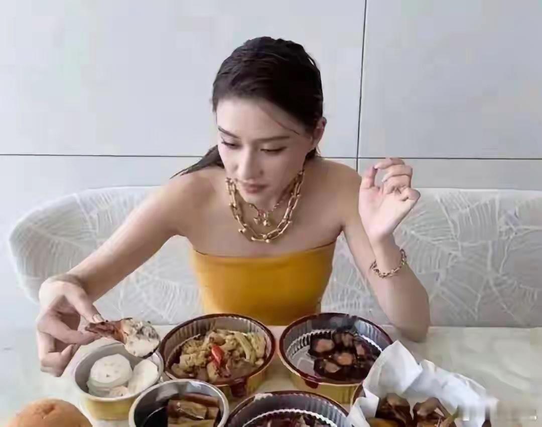 富二代何超莲的下午茶，贫穷真的限制了我们的想象