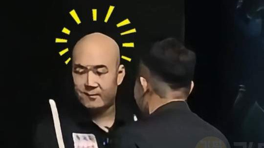 赵汝亮平时情深似海的师傅，今天竟然恼羞成怒拒绝握手