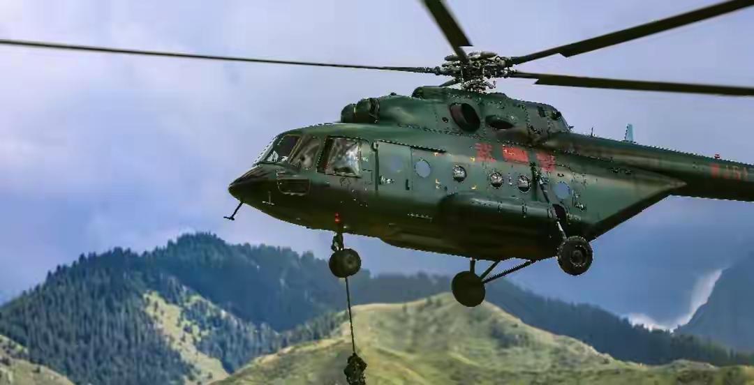 那些年，我们引进的国外的军事装备，至今仍在军队服役。俄罗斯米171，苏27，伊