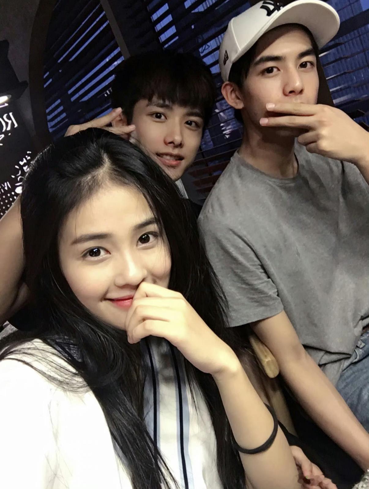 白鹿早期照片，这发量太多了吧