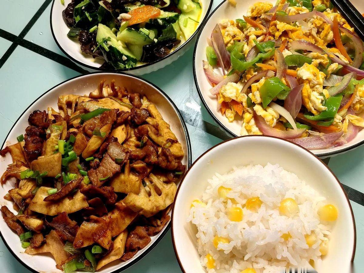 粉丝送来两个“大炮弹”，往案板上一撂，那硬核的个头能吓人一跳。其实这是两个大毛