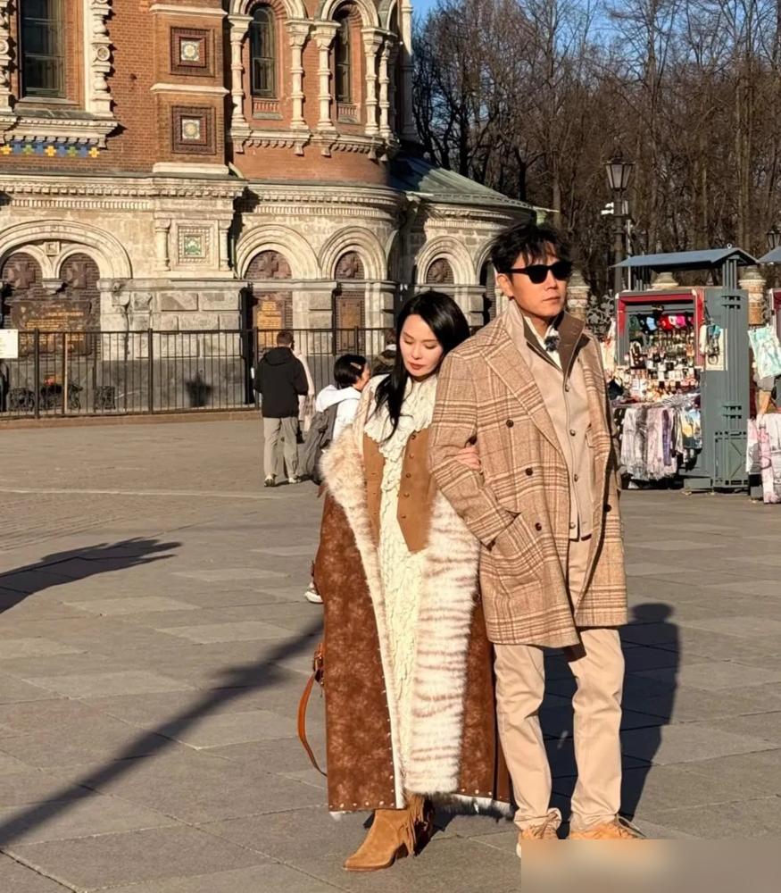 撕掉伊能静秦昊的恩爱面具，底下压着的是3.2亿对赌协议和12家公司的股权质押单。