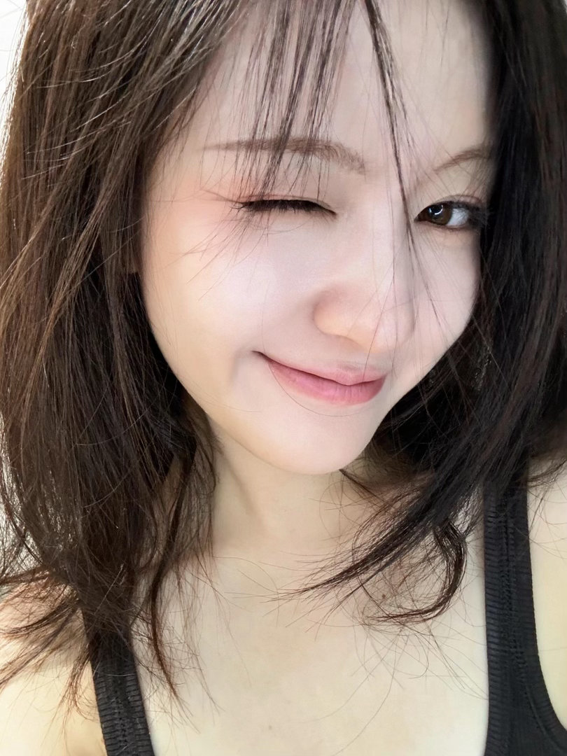 #李兰迪#💙#一天考古一个李兰迪#🩵#迪哒三两声#240710兰迪🍠：最近都在免费蒸桑拿.🧖