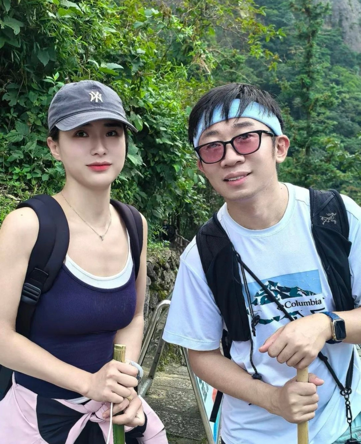 杨迪旁边这个美女看着好眼熟，就是叫不出名字来。