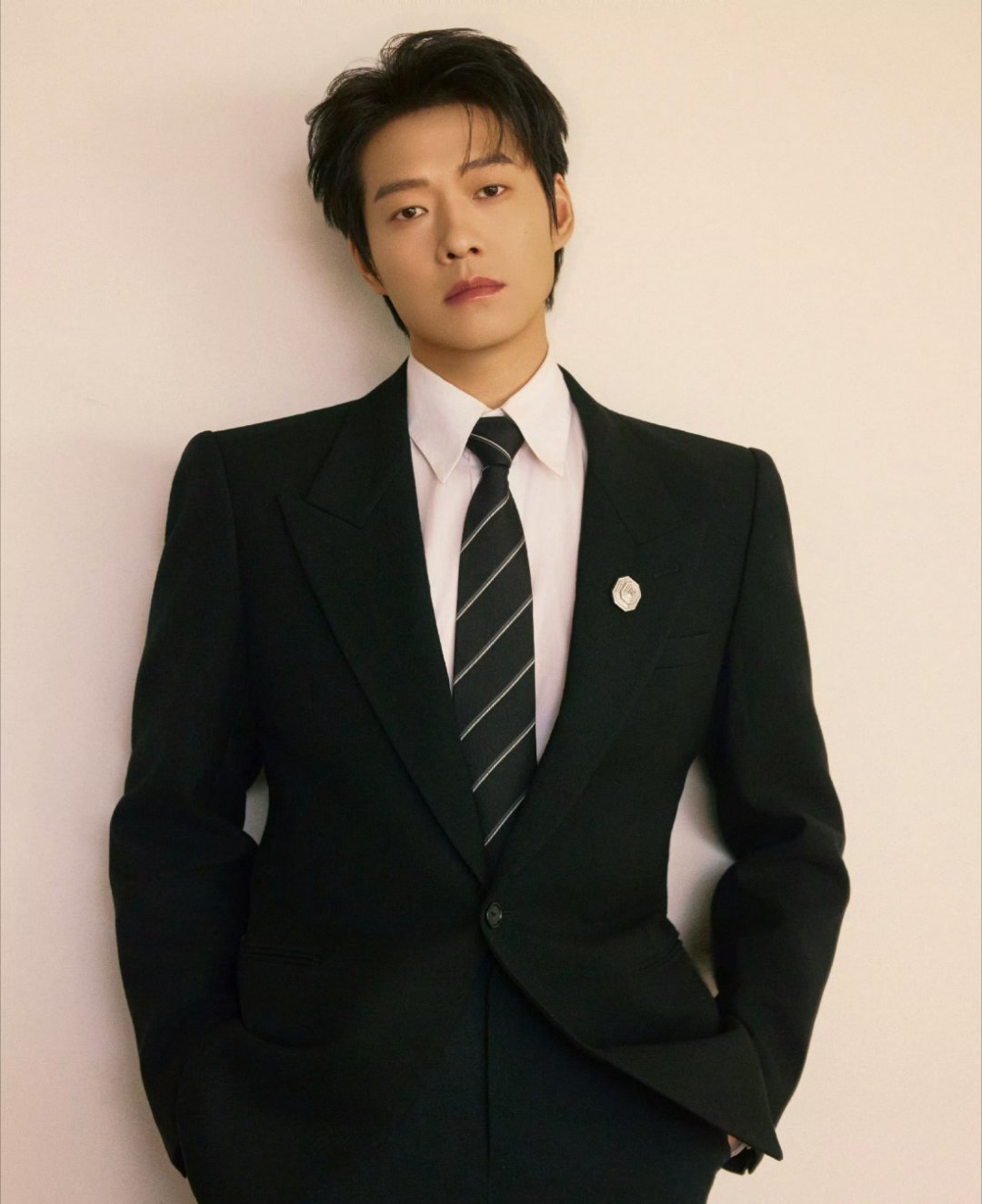 西装是魏大勋的统治区，帅的太权威了！