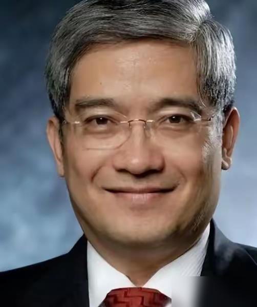 楼下李阿姨退休金八千多，一辈子没要孩子。硬朗时天天旅游跳舞，逢人就说有钱比啥都强