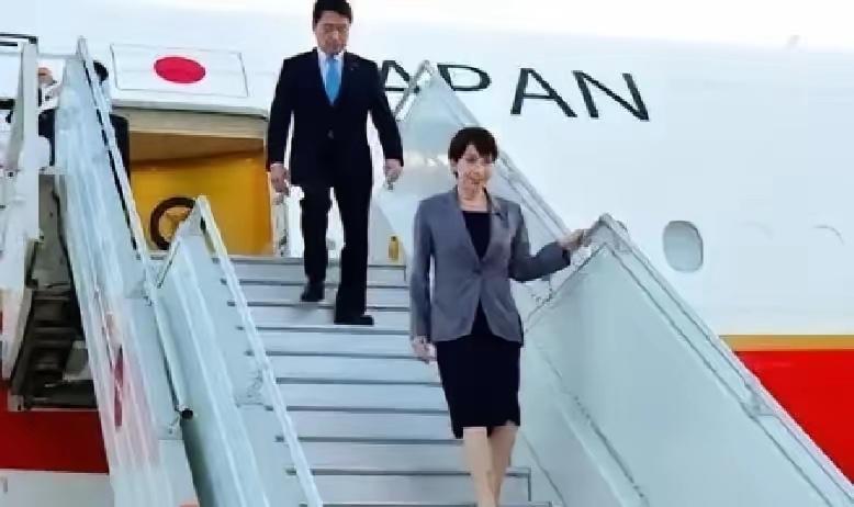 日本首相高市早苗在东京发表演讲。她表示：对于和中国进行对话持开放态度。同时，她强