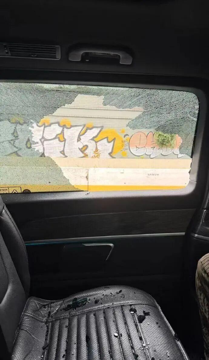这两天的新闻，你们看了吗？那些在欧洲旅游的朋友，是不是心里七上八下的？昨天新