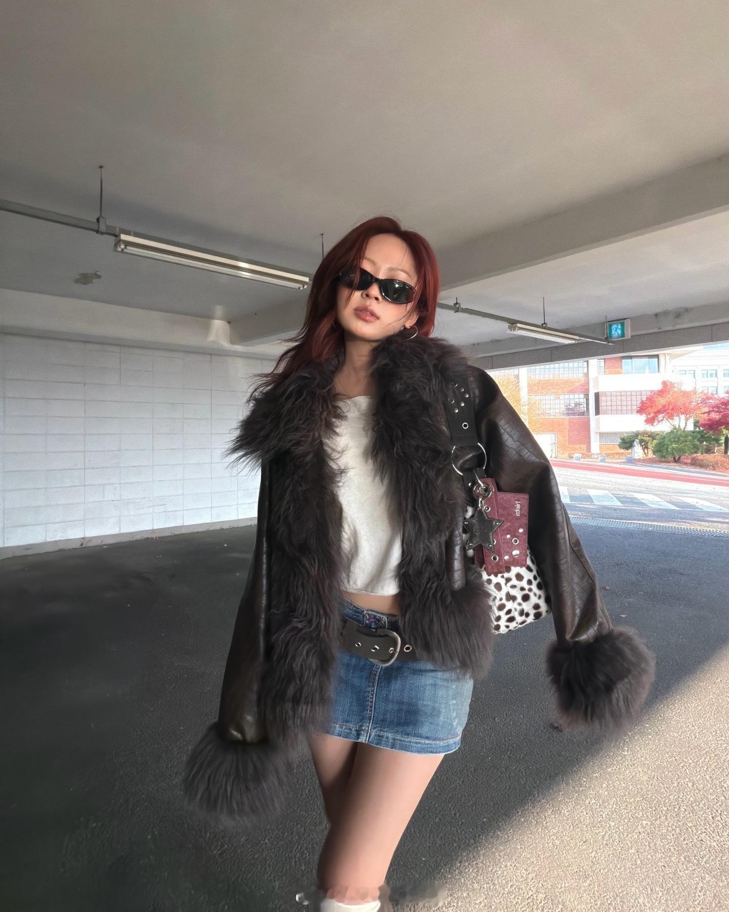 ins上很有名的穿搭博主申惠晶近期穿搭