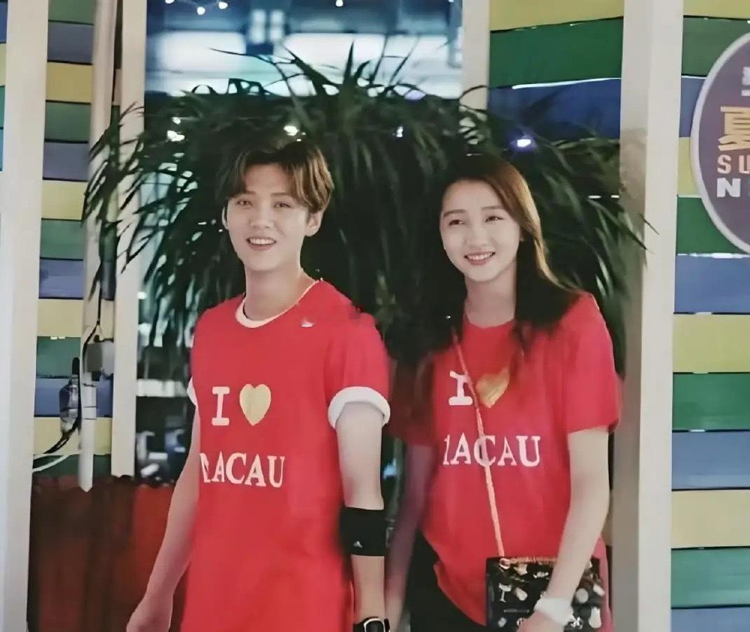 刘大锤锤鹿晗关晓彤分手？七年顶流恋细节全是戏！笑不活了！刘大锤直播放猛料，直言