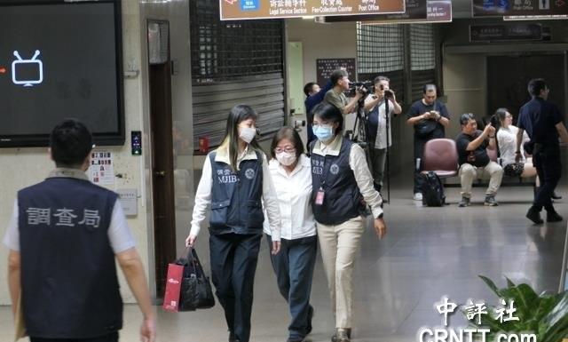 75岁的黄吕锦茹忧虑死在黑牢，羁押庭哭诉“不要再闹了啦”台北地检署侦办双吴罢免