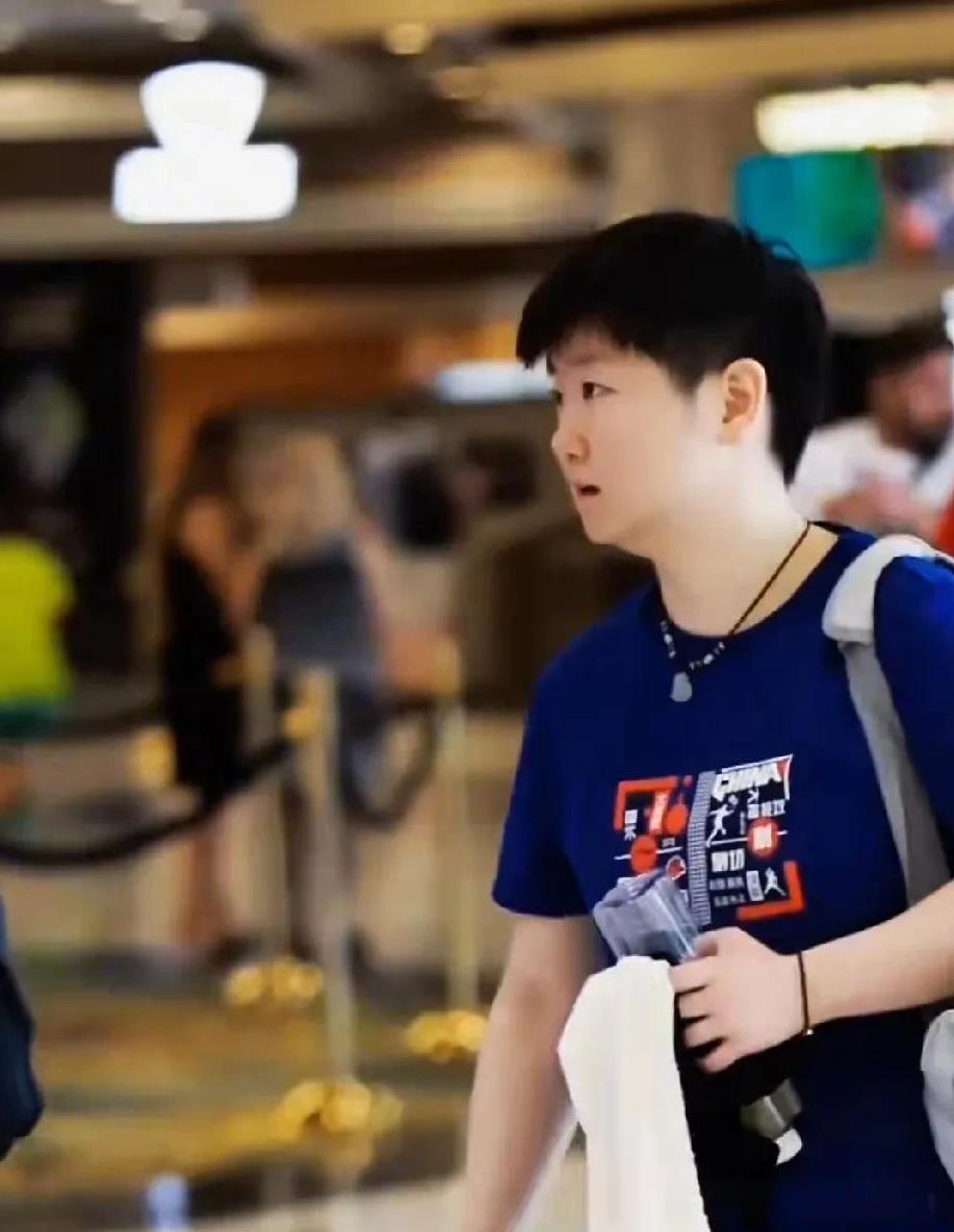 [大笑][大笑]上下训的莎莎头哥！！莎莎这毛巾突然变小了还不习惯咧！我感觉莎宝