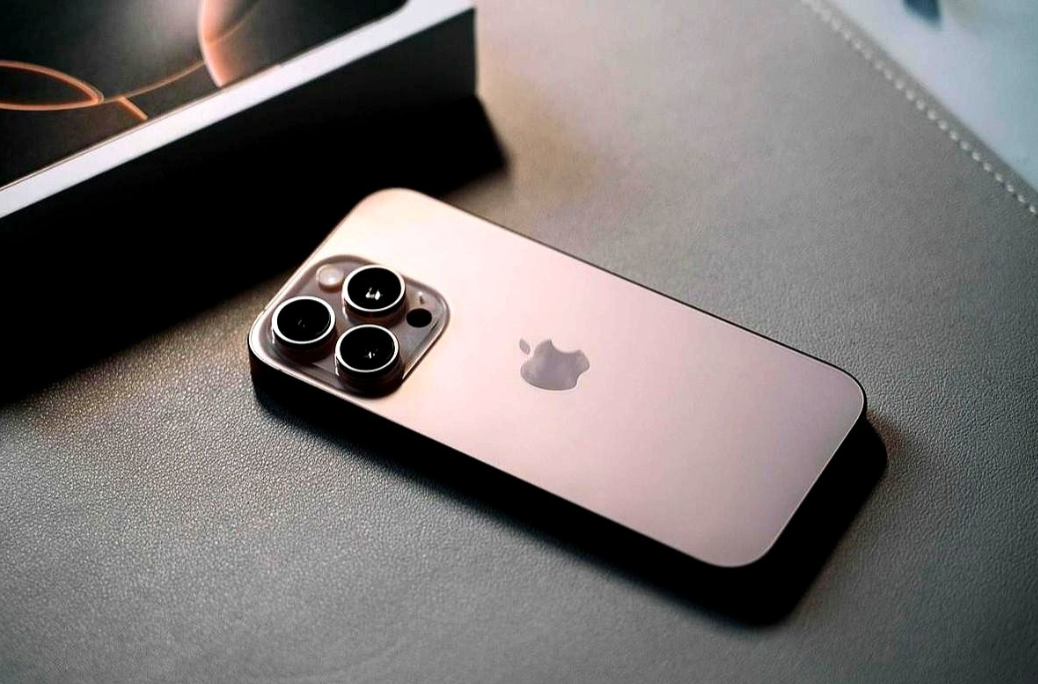 果然，能打败苹果的只有苹果。看网上有人吐槽iPhone16Pro电池才35