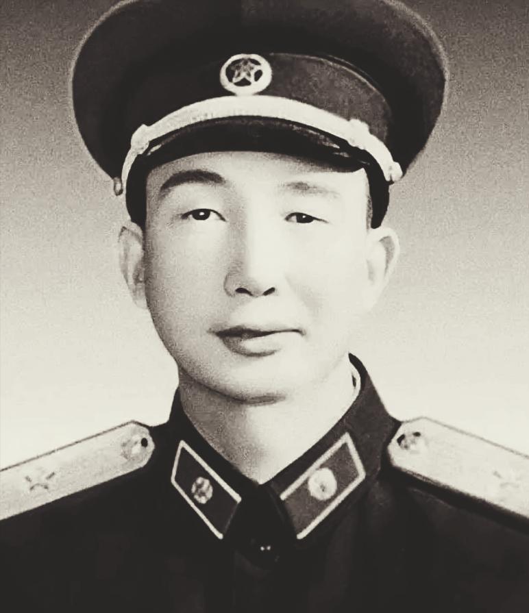 雷英夫曾为多位高层领导担任高参，被誉为“洛阳才子”。1966年，时任总参谋部作战