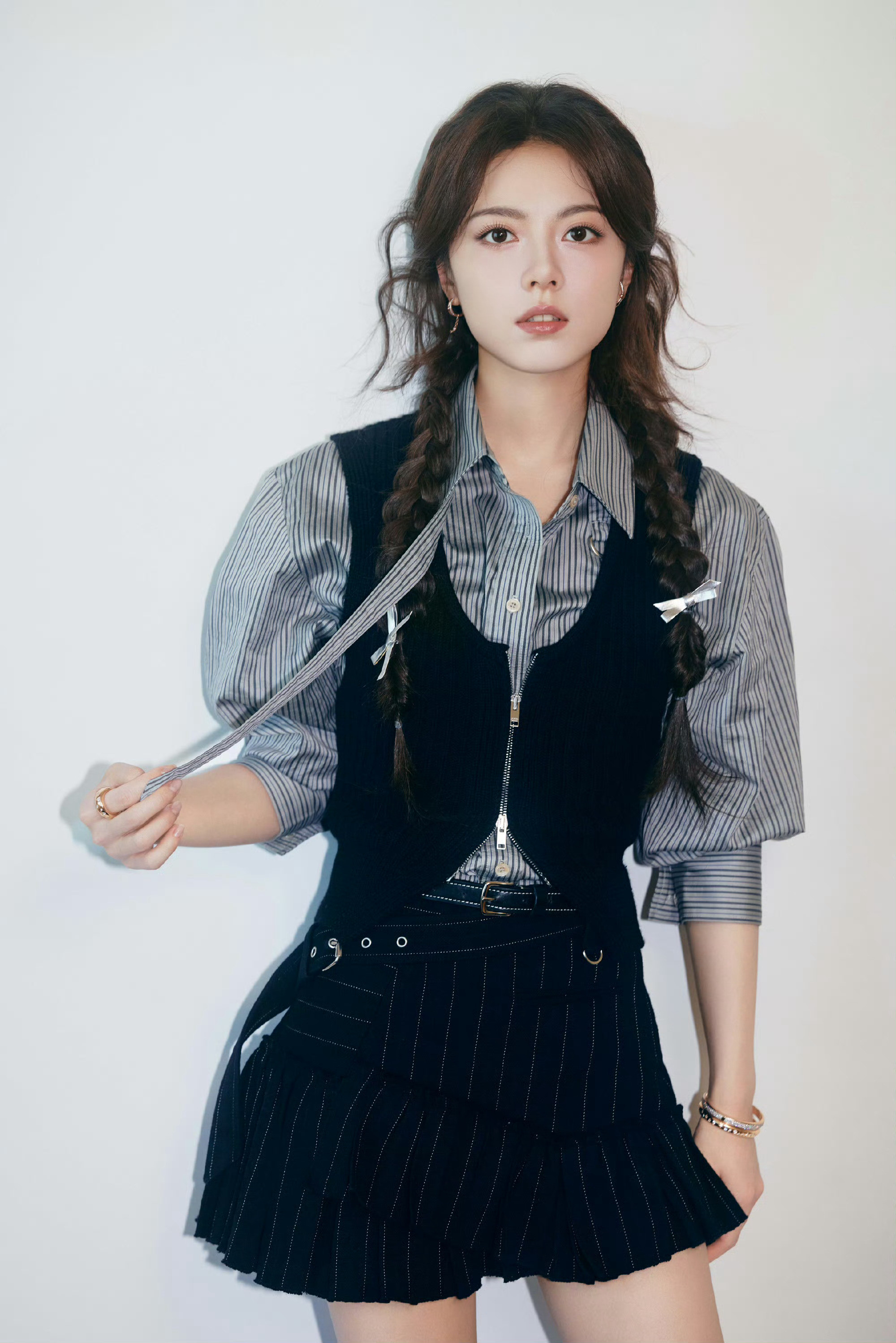 赵今麦萌！像个精致的小手办美美嘟～这套真的是青春靓丽，绝美