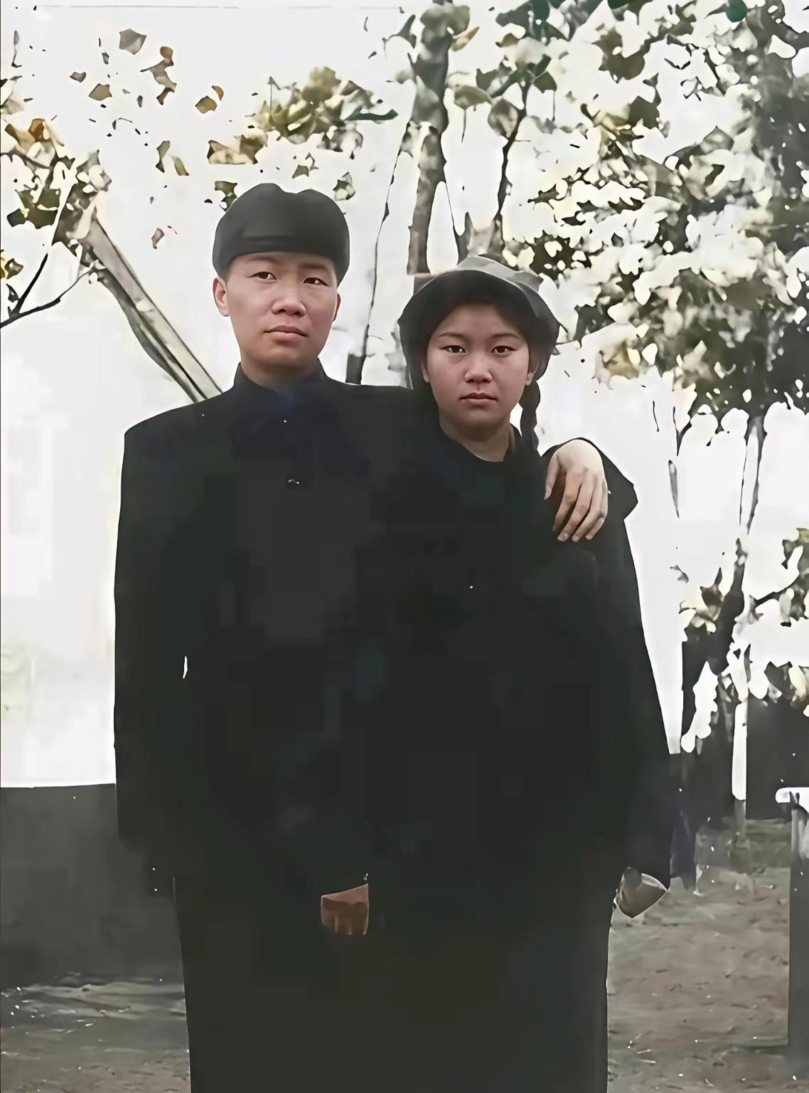 毛岸英入朝前与刘思齐的合影！