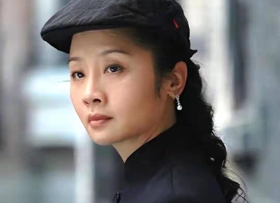 十年捧红丈夫却被辜负！王新军转身娶秦海璐，她独自逆袭成人生赢家