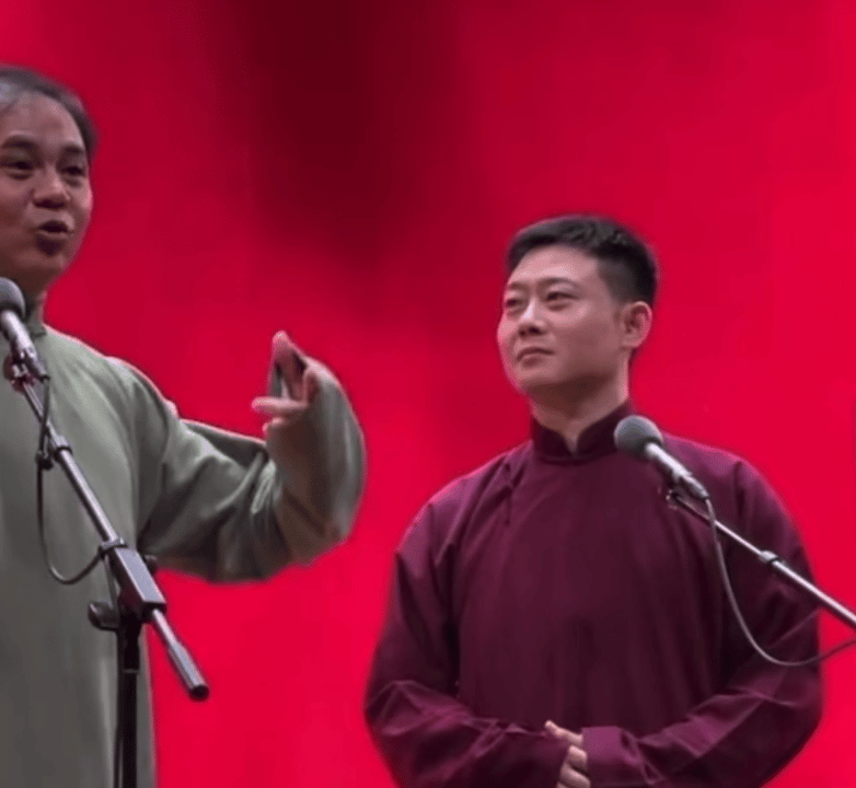 峰言疯语1054🐼：笑的时候一定要开怀🐰：解扣🤩？脑子里没点