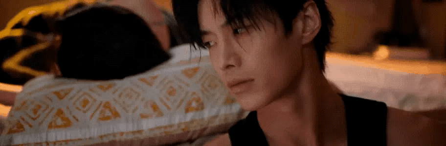 双轨原著冠夫姓《双轨》虞书欣饰演的姜暮太会玩了！为了见心心念念的哥哥近昭，竟