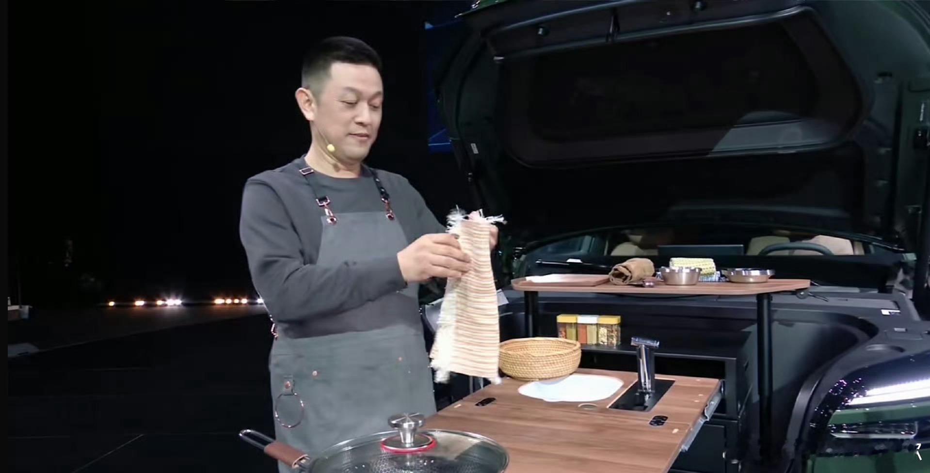 你永远也想不到汽车发布会的现场到底能掏出些什么斌哥直接就在乐道L80的发布会co