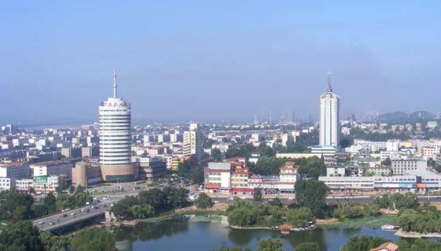 莱芜困境的原因之一：莱芜最精华的一批人，都跑到海边去了。莱芜的精华是莱钢，