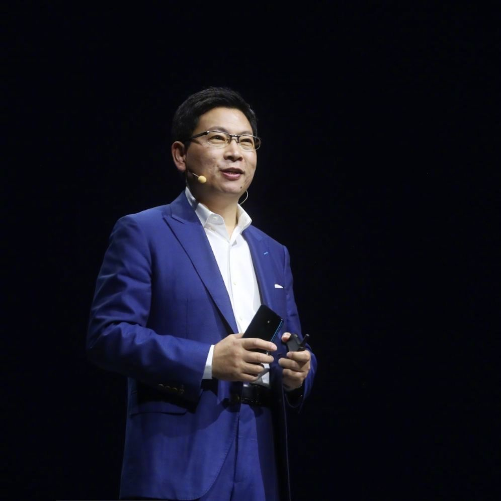 余承东彻底不装了。他表示，华为不是智能驾驶的第一阵营，而是第一。他说，华为汽车