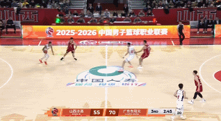 很秀！玩法好姐姐今天被冤出场外！在今天CBA常规赛广东对阵山西的第三节比赛中，