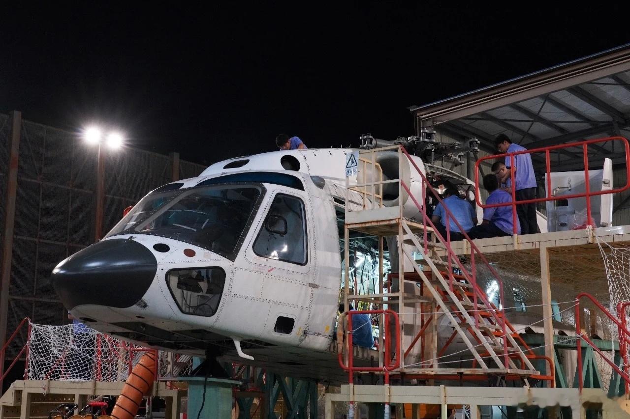 AC313A内部架构“吉祥鸟”AC313A铁鸟试验台，是直升机系统集成测试的核心