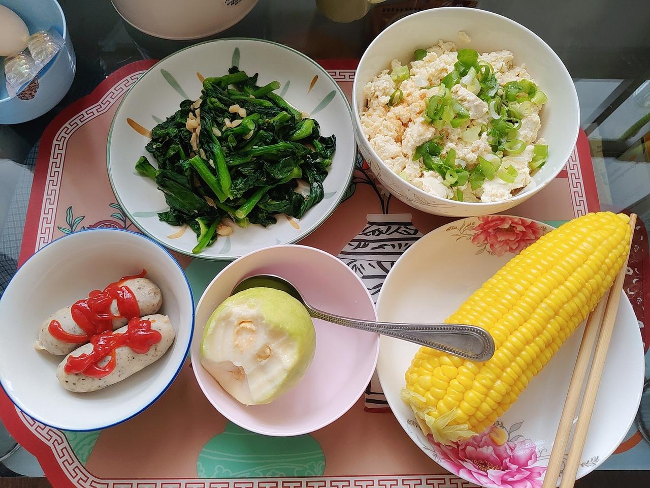 下午四点多从爸妈家回燕郊，人有点累，也犯懒，正纠结是在外边吃还是回家做。刚到小区