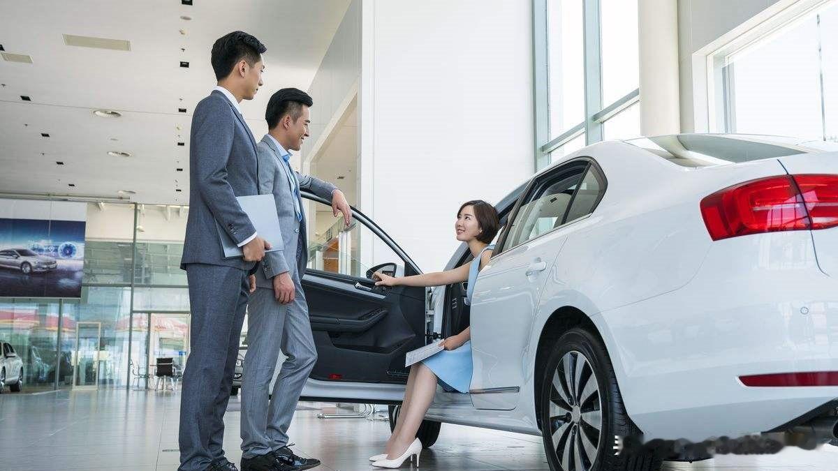 准备换丰田车，朋友告诉我怎么选要体面——丰田凯美瑞要舒适——丰田格瑞维亚要