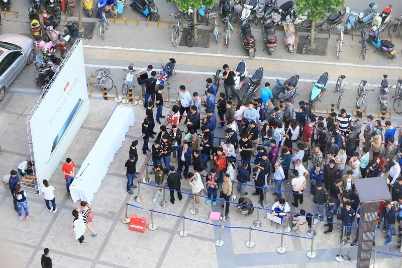 笑不活！消费者买到“xiaonnri”电视，小米回应亮了，这些坑你也可能踩