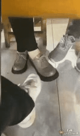 有看得懂的网友们吗？小姐姐说了什么？