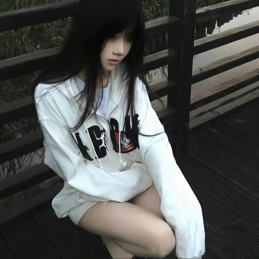 𝐖𝐞𝐂𝐡𝐚𝐭｜黑色系高级感女生头像分享𝑆𝘩𝑎𝑟𝑒.📷