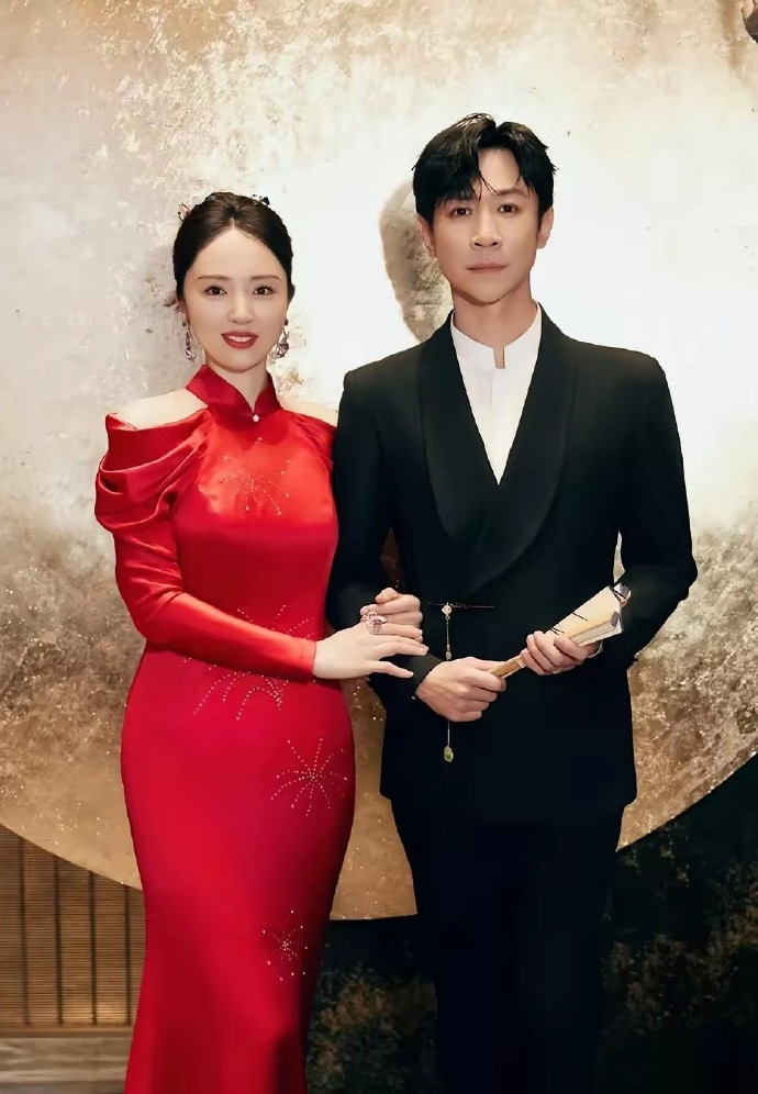 演员董璇说：“我再婚前无数次告诉自己以后不会再生小孩儿，但是现在一步步的被我老公