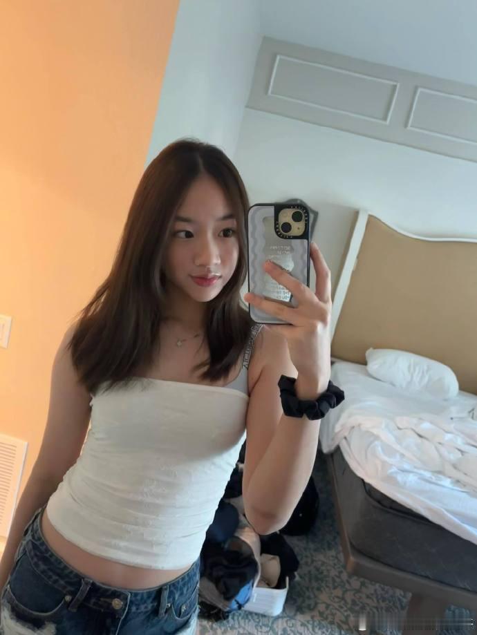 neinei手臂线条被neinei的手臂线条狠狠激励到！这明显是平日里没少