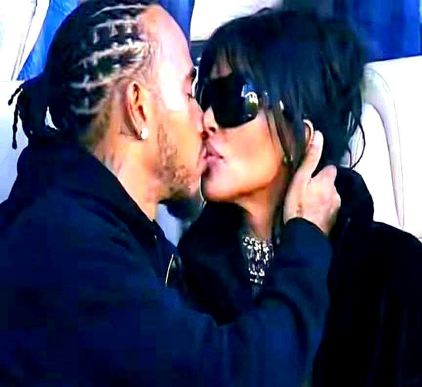 七冠王汉密尔顿，终究还是被卡戴珊拿捏了。超级碗的包厢里，镜头怼脸。金卡戴珊