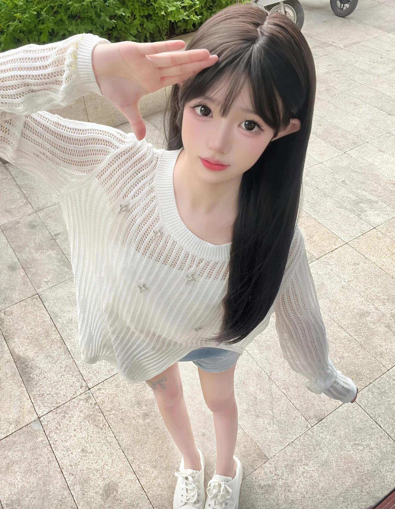 红袖添香夜，轻纱拂面来。