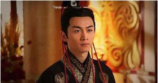 年仅十五岁便入朝执掌朝政，一生平叛拓疆、权倾朝野，为家族铺就代魏建国的帝路，眼看