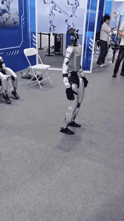 宇树机器人的精彩武术表演：但还是遥控，距离自主还有多远？这是宇树机器人在一个展览