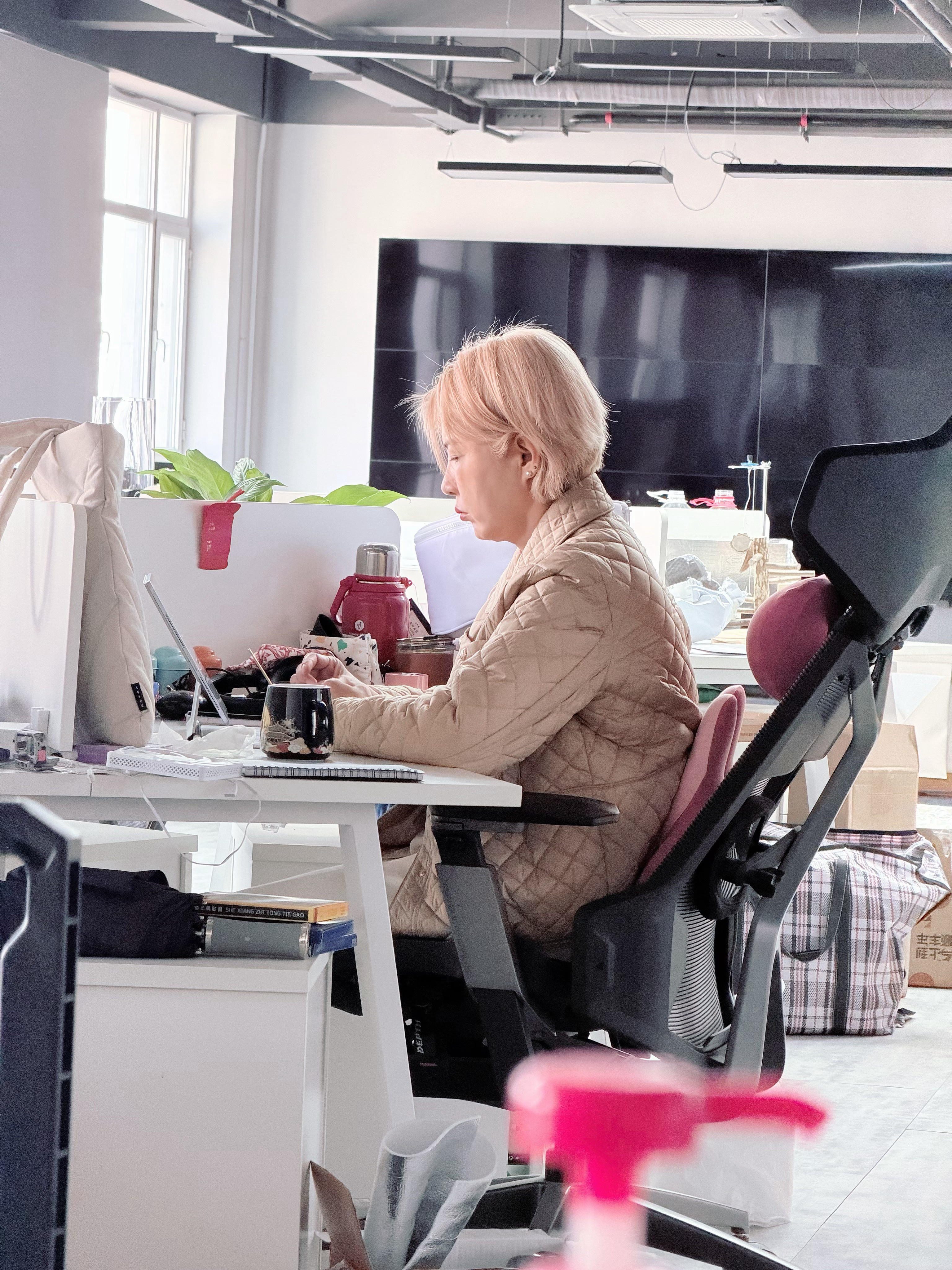 五旬老太上午竟然来窝点了！但是上班怎么不开心呢这对吗